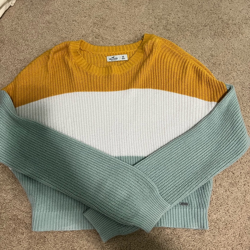 Hollister Stripped Cropped Sweater